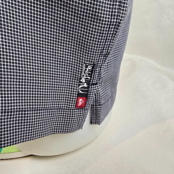 Quiksilver Shirt Men Medium Grey Button Up Check Rayon Blend Beach Vacation Y2k - Picture 6 of 10